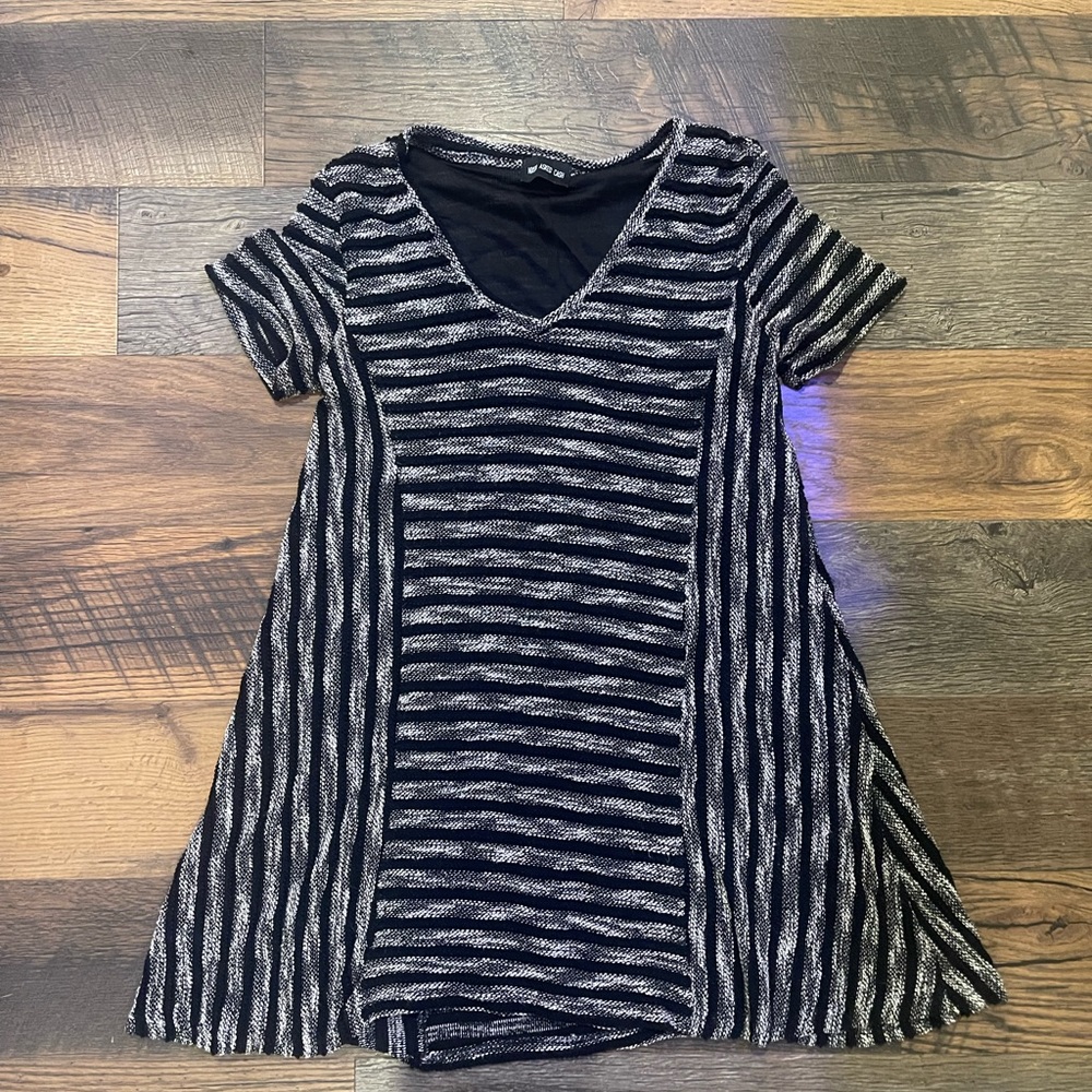 Black and White Dress w/Sleeves